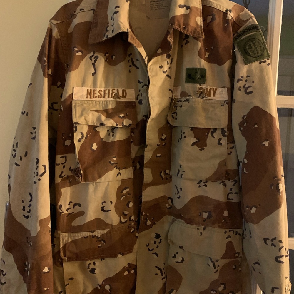 ISArmy issued field Desert Camouflage shirt jacket sm. Desert Storm.